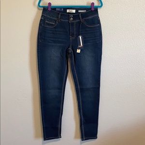 NWT Curvy Skinny Jeans w/Tummy Tech